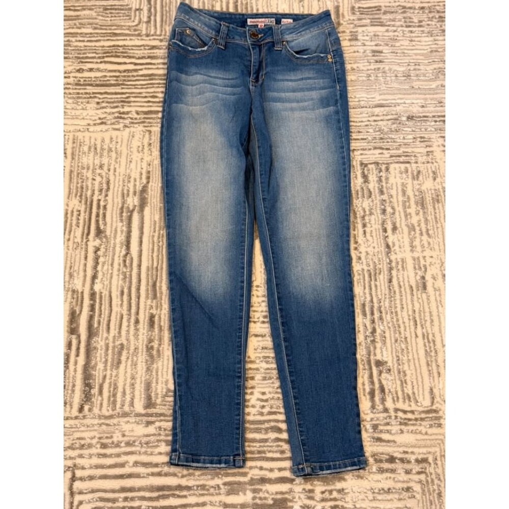YMI Women's size 5 (26") Super Soft Mid Rise Skinny Jeans Retails $58
